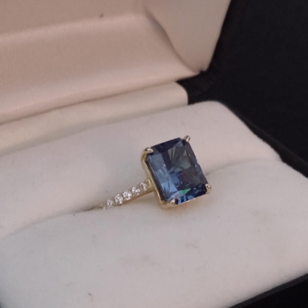 Elegant Blue and Gold Ring - Picture 3 of 5